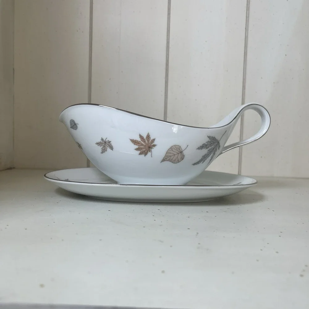 Heinrich Allure Anmut Bavaria Porcelain Gravy Boat 